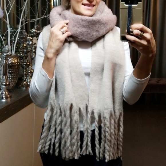 SOFT & COZY Scarf -PRICE FIRM - Picture 2 of 3